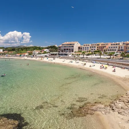 Terrasse Sud Sans Vis A Vis ,mer Et Port A Pieds Le Brusc